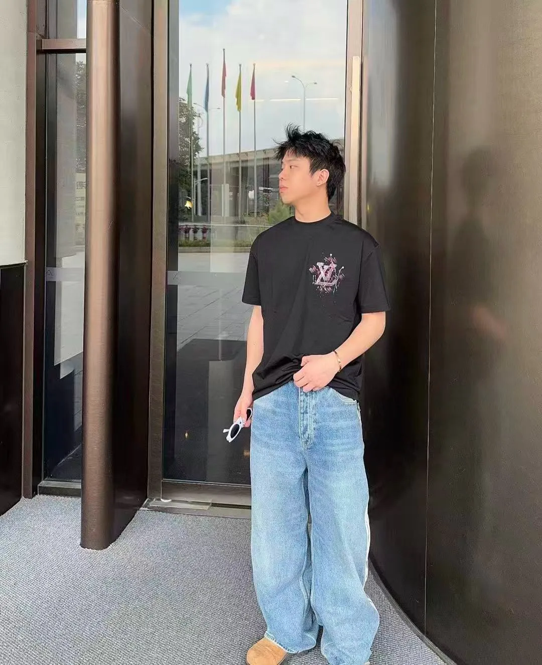 Louis Vuitton/ logo